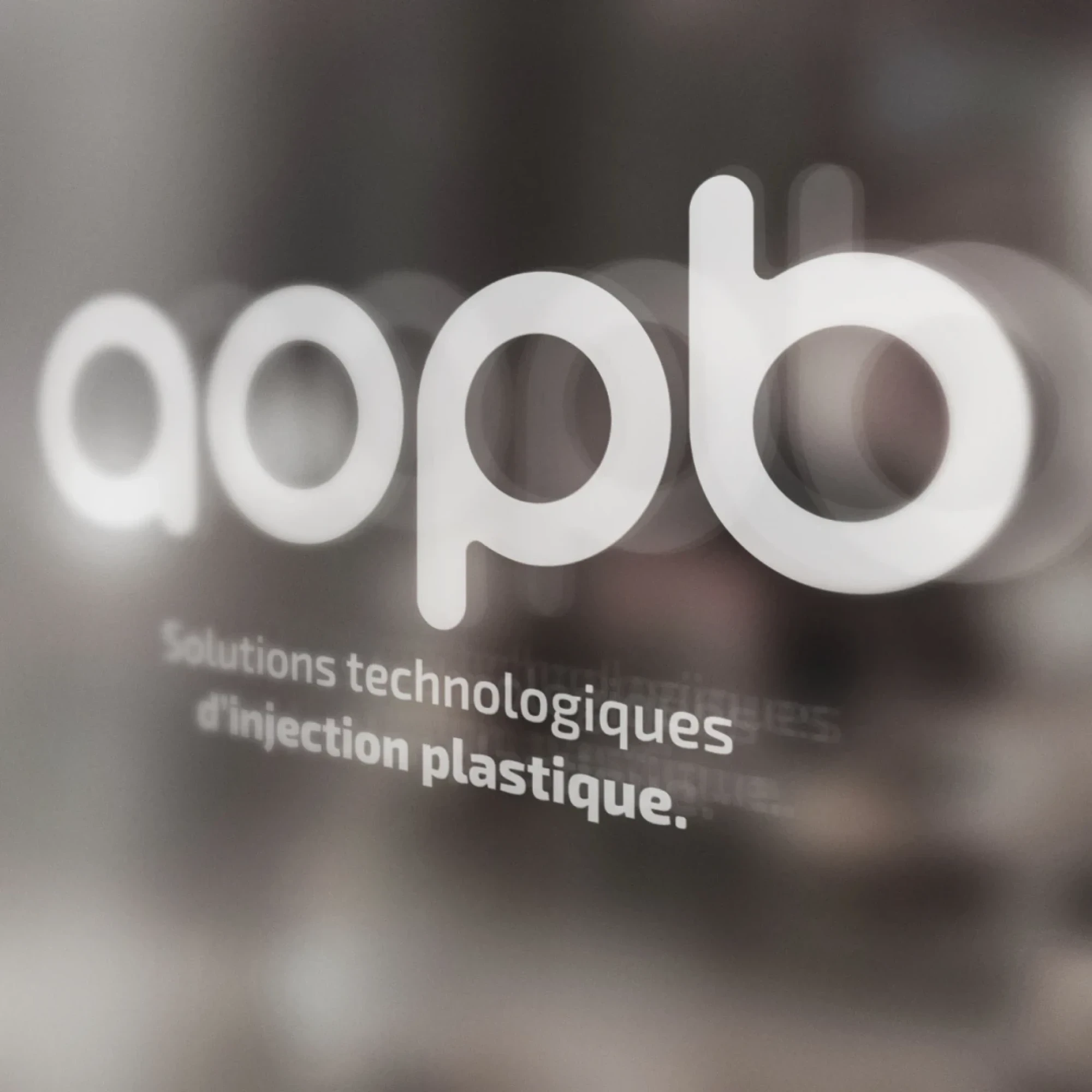 Identité visuelle : AOPB, L'injection plastique sur-mesure
