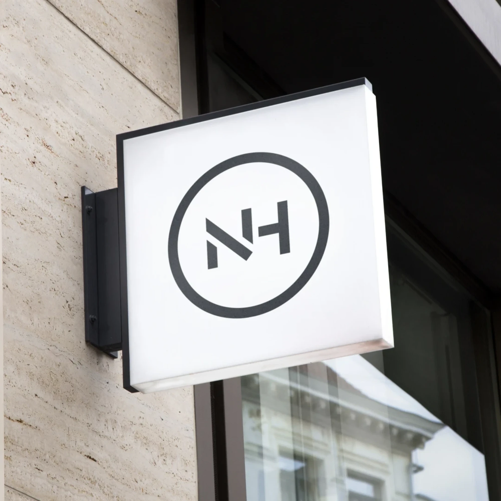 Identité visuelle : NH Avocat, Au service des entreprises