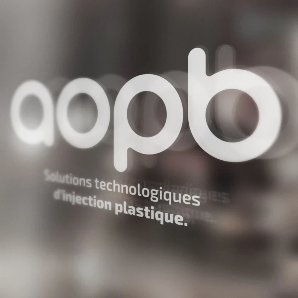 Identité visuelle : AOPB, L'injection plastique sur-mesure