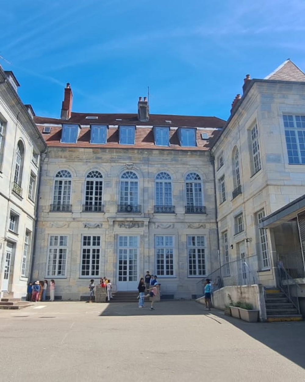 Site web : École Saint-Joseph Sainte-Ursule, Une école internationale au cœur de Besançon